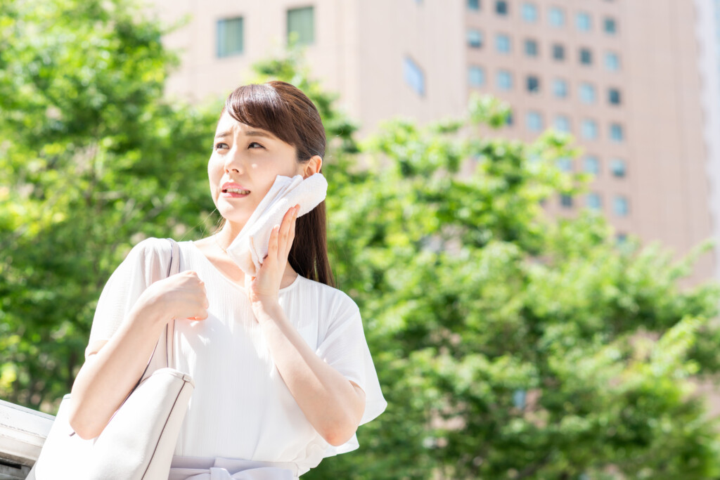 屋外の活動や作業で暑さ対策を怠るリスク